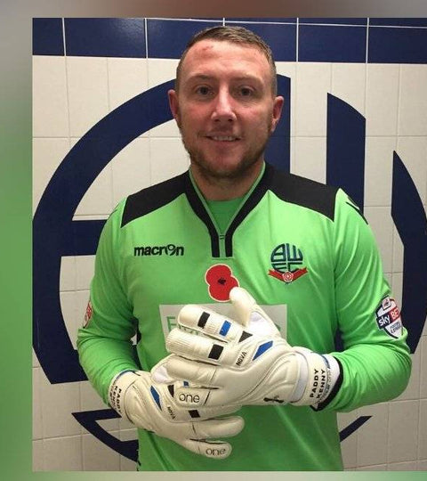 Paddy Kenny Signs with The One Glove Company