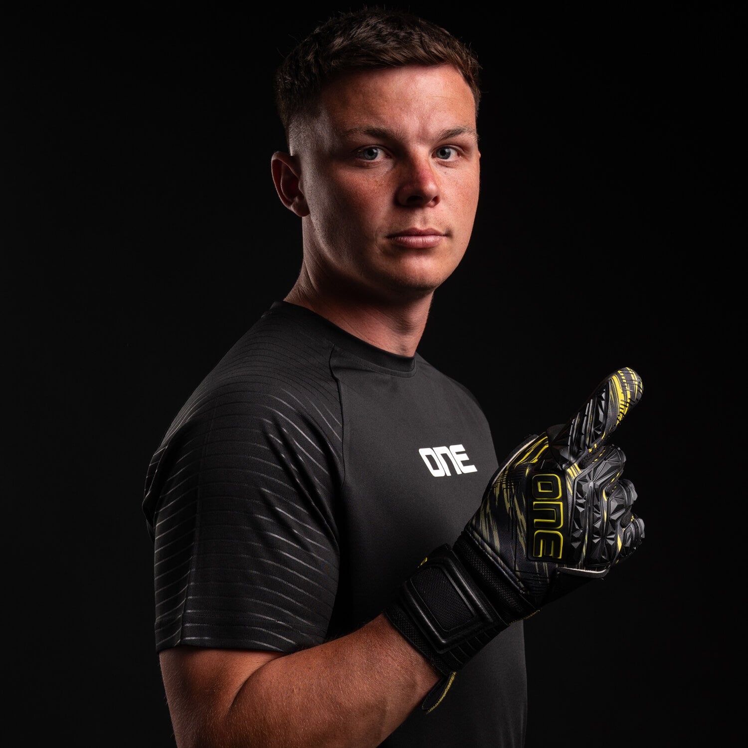 APEX Pro Rift Fingersave Goalkeeper Gloves One Glove