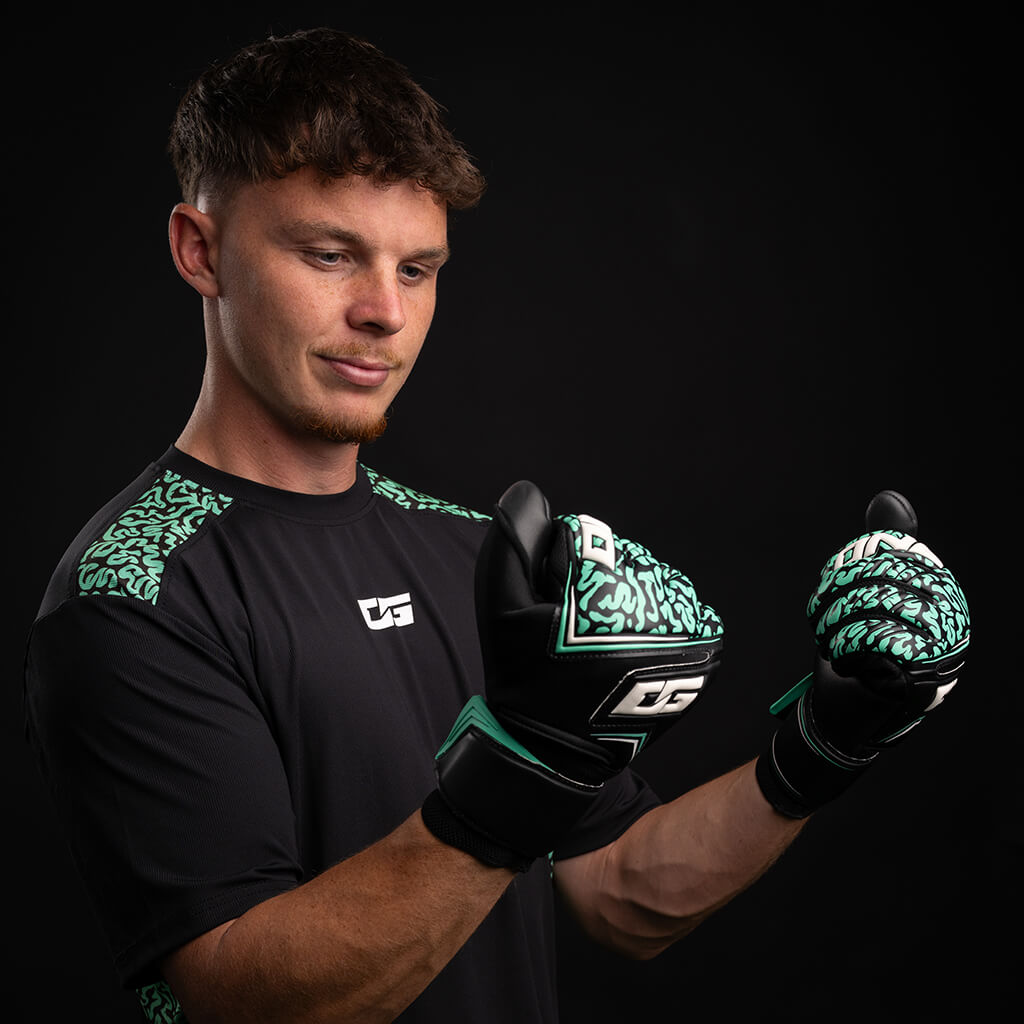 Boxing gloves one グローブ Fairtex ONE グローブ 14oz プロフィール